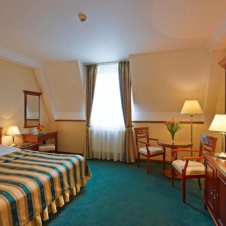 Hotel Stefanik Миява Екстериор снимка