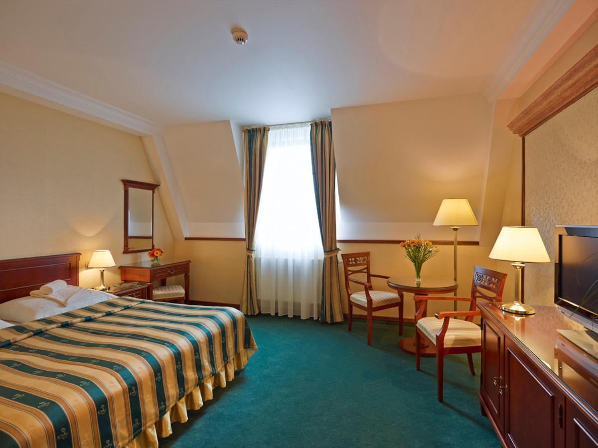 Hotel Stefanik Миява Екстериор снимка