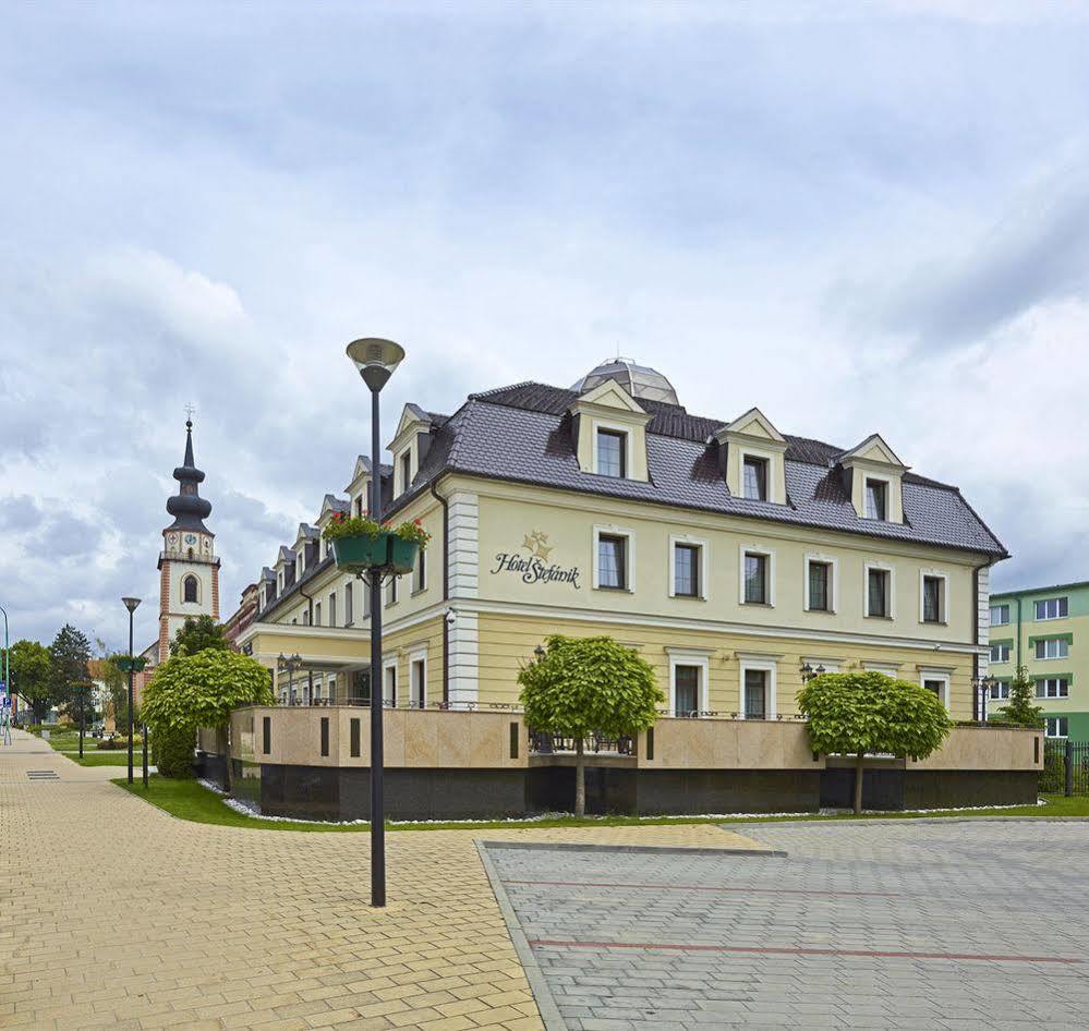 Hotel Stefanik Миява Екстериор снимка